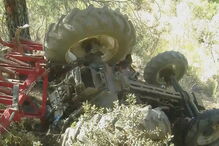 Homem foi encontrado junto ao trator já sem vida