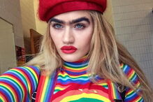 Modelo com ‘monocelha’ dá que falar nas redes sociais