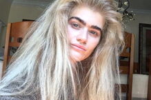 Modelo com ‘monocelha’ dá que falar nas redes sociais