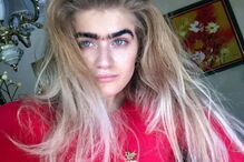 Modelo com ‘monocelha’ dá que falar nas redes sociais