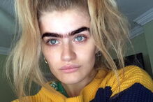 Modelo com ‘monocelha’ dá que falar nas redes sociais