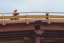 Camião embateu num pórtico no viaduto de Alcântara