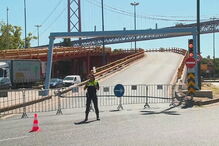 Camião embateu num pórtico no viaduto de Alcântara