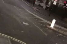 Casal é filmado a praticar atos sexuais deitados na estrada