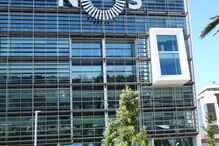 Fachada do edifício da empresa de telecomunicações NOS