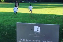 Filhos d eMadonna a brincar em sítio proibido