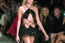 Sensualidade invade semana de moda