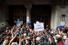 Milhares saíram à rua em Barcelona para protestar contra detenções ligadas ao referendo independentista
