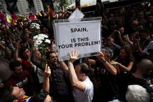 Milhares saíram à rua em Barcelona para protestar contra detenções ligadas ao referendo independentista