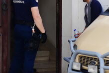 Os arguidos nepaleses numa das sessões do julgamento, no Tribunal de Santarém