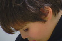 Diogo nasceu com doença rara que o está a cegar