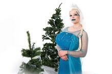 Modelo com “os maiores seios da Europa” escurece tom de pele