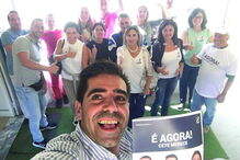 Orlando Rocha é um dos candidatos mais ativos nas redes sociais, onde todos os dias coloca selfies tiradas em ações de campanha. O candidato corre pelo CDS em Cete, Paredes