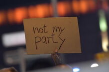 Em Berlim, centenas de pessoas protestaram contra a extrema-direita