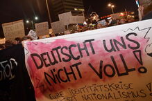 Em Berlim, centenas de pessoas protestaram contra a extrema-direita