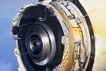 Avião perde peças de um dos motores