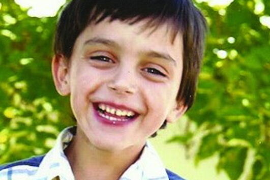 Rafael, de nove anos, foi encontrado morto pelo pai no hall de entrada   