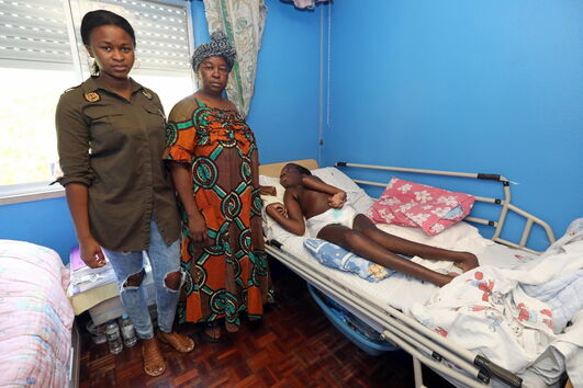 Mãe e filho com deficiência em risco de serem despejados