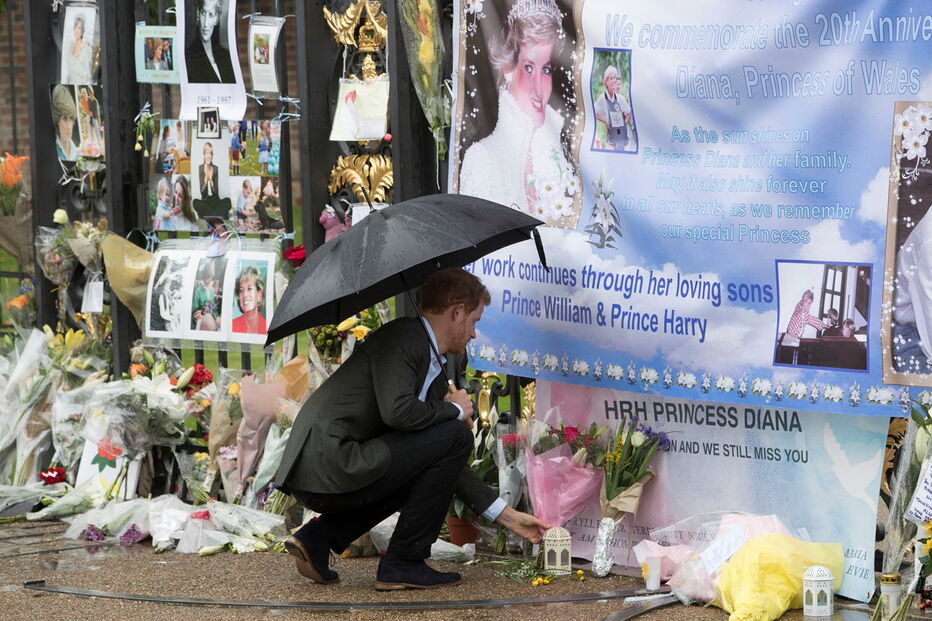 Harry e William visitaram o memorial da mãe no dia em que se assinalam os 20 anos da morte da princesa Diana