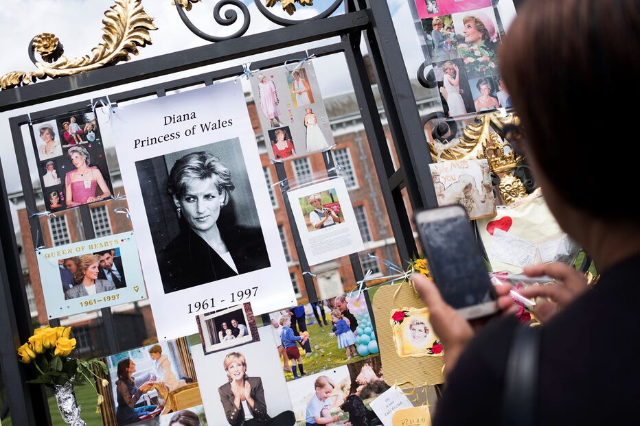 Harry e William visitaram o memorial da mãe no dia em que se assinalam os 20 anos da morte da princesa Diana