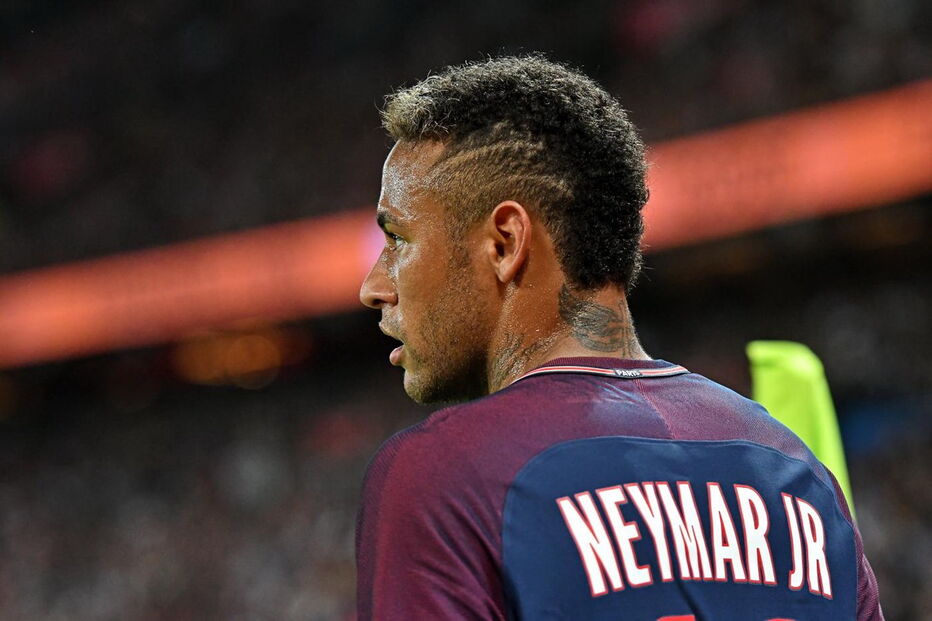 Transferências de Mbappé e Neymar são alguns dos negócios sob investigação