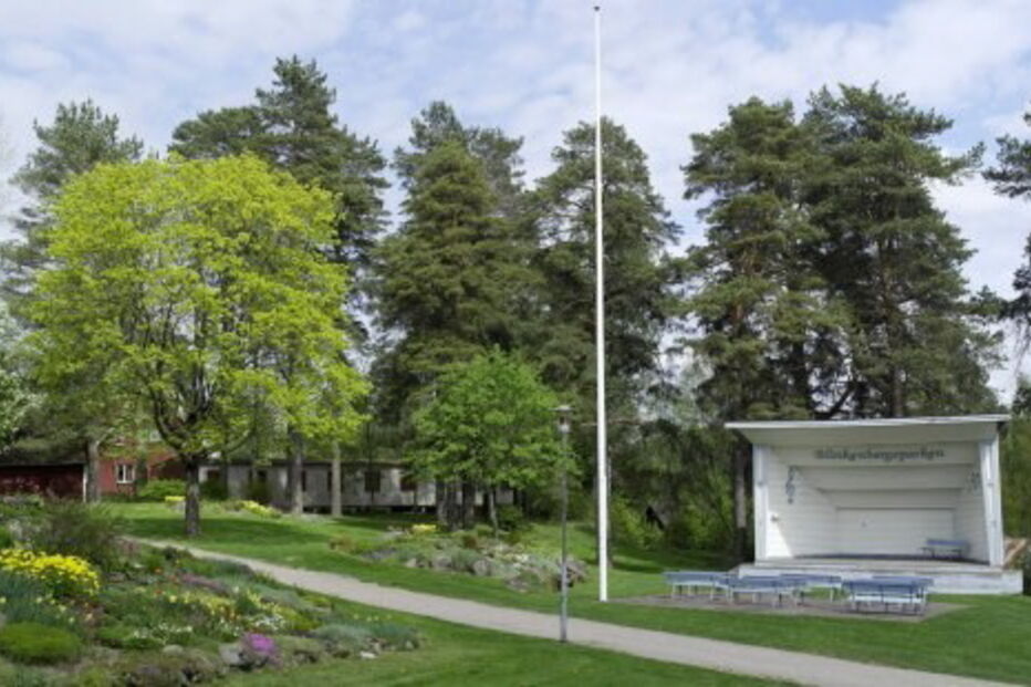 Pénis gigante foi abandonado num parque na Suíça