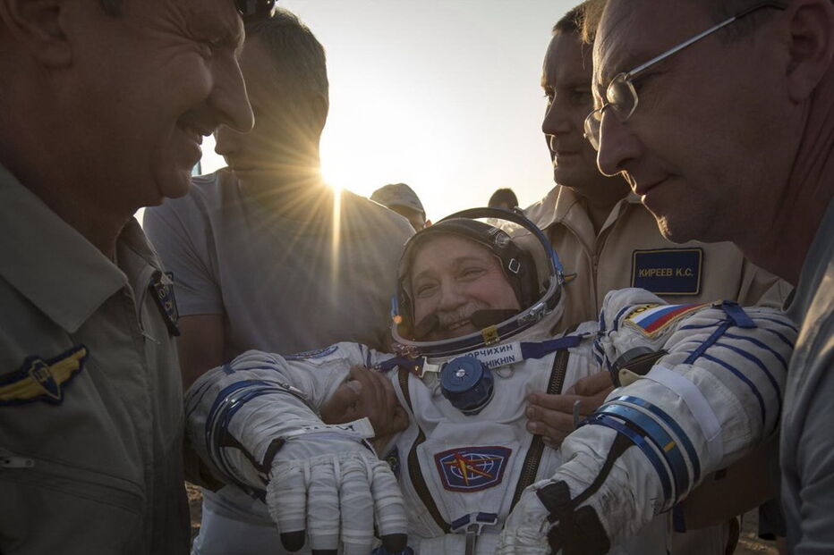 A bordo da Soyouz MS-04 estavam Peggy Whitson, o seu colega da NASA Jack Fischer e o russo Fyodor Yurchikhin, da agência espacial Roscosmos