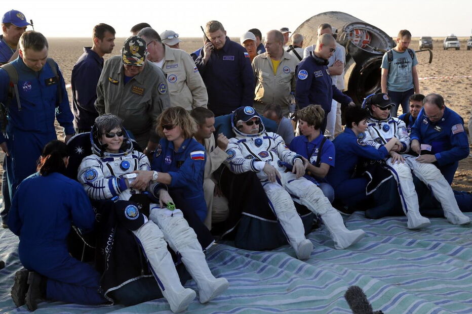 A bordo da Soyouz MS-04 estavam Peggy Whitson, o seu colega da NASA Jack Fischer e o russo Fyodor Yurchikhin, da agência espacial Roscosmos
