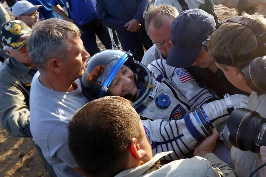 A bordo da Soyouz MS-04 estavam Peggy Whitson, o seu colega da NASA Jack Fischer e o russo Fyodor Yurchikhin, da agência espacial Roscosmos