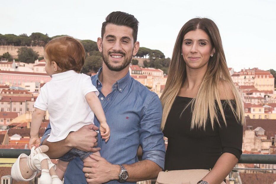 2017-09-03_23_22.26 Pizzi, a mulher Maria Luís Ferreira e o pequeno Afonso.jpg