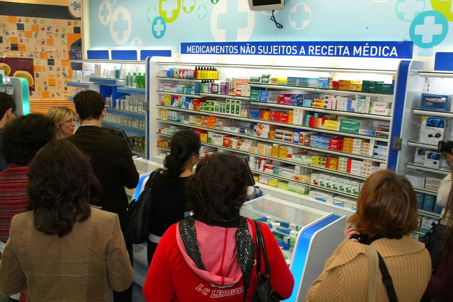 Infarmed, Dinamarca, Ana Paula Martins, Ordem dos Farmacêuticos, MNSRM-EF, OF, Associação Portuguesa de Empresas de Distribuição, Ministério da Saúde, APED