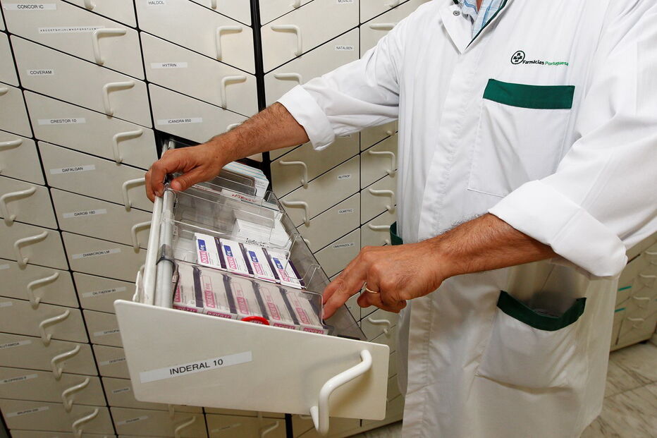 Infarmed, Dinamarca, Ana Paula Martins, Ordem dos Farmacêuticos, MNSRM-EF, OF, Associação Portuguesa de Empresas de Distribuição, Ministério da Saúde, APED