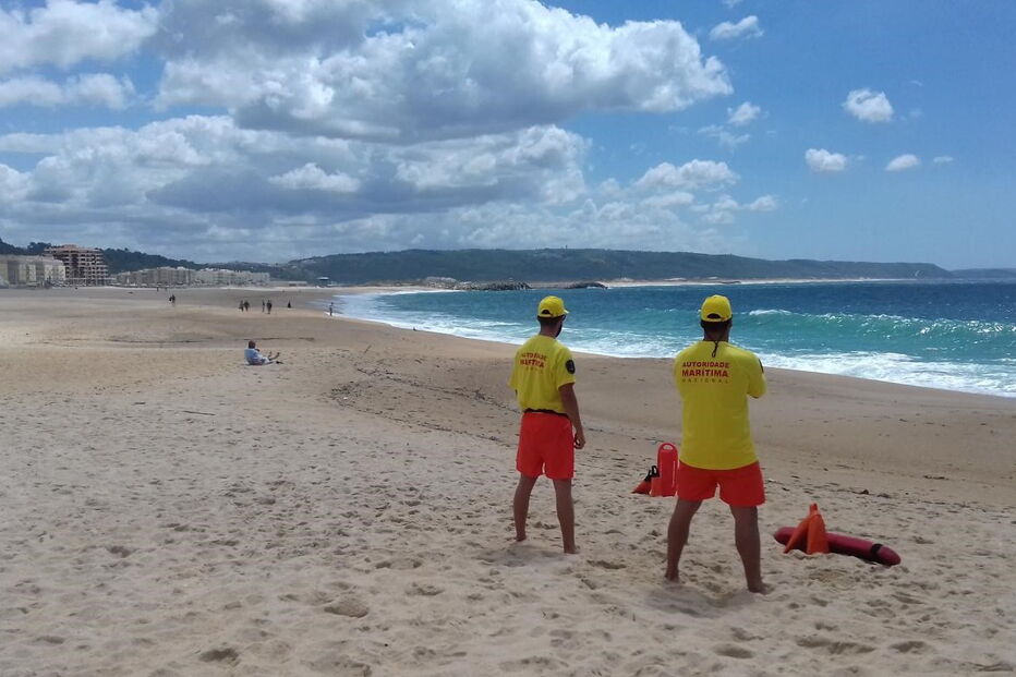 Nadadores-salvadores da Marinha vigiaram praias da Nazaré