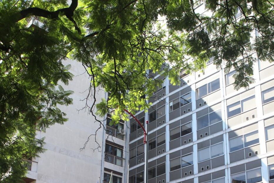 Manifestação de professores junto ao Ministério da Educação, que reclamam a maneira como estão a ser geridas as carreiras e os horários, bem como as colocações