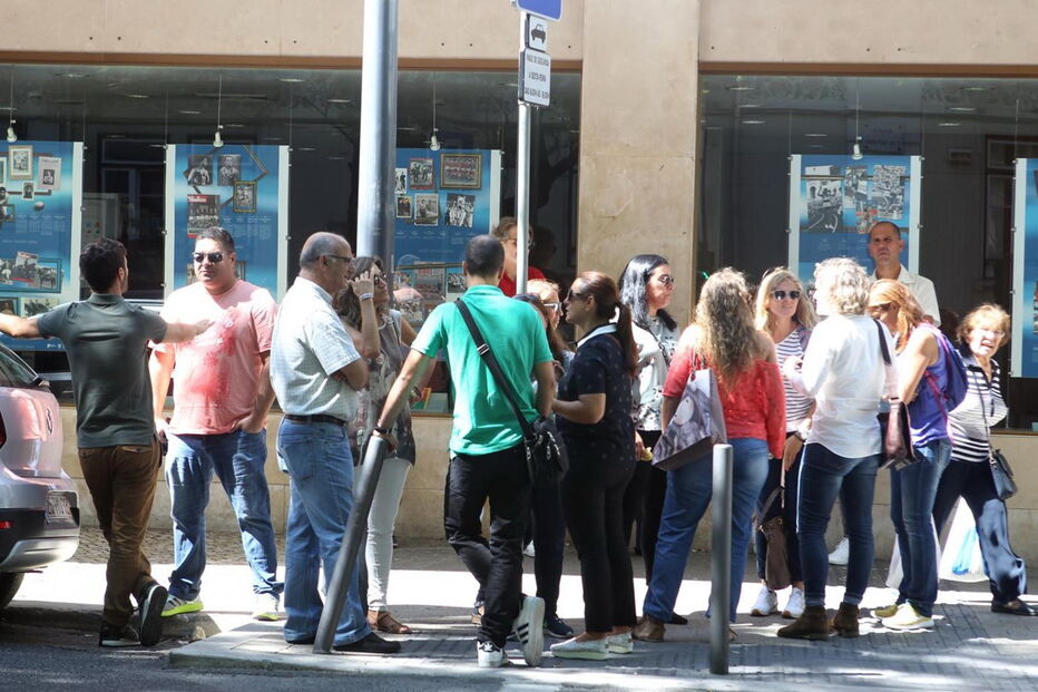 Manifestação de professores junto ao Ministério da Educação, que reclamam a maneira como estão a ser geridas as carreiras e os horários, bem como as colocações