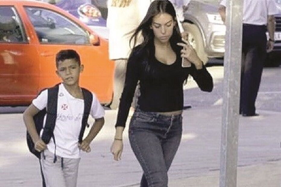 Maranello, Cristiano Ronaldo, Cristianinho, La, Mundo, Real Madrid, F12, TDF, Bugatti Veyron, Porsche Cayenne, Ferrari F430, McLaren MP4, Bentley Continental, Maserati Grancabi, Lamborghini Aventador, desporto, futebol