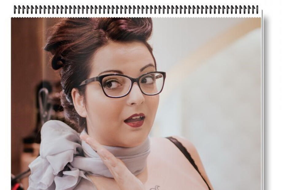 Mulheres tiram camisola por luta contra o cancro em calendário solidário