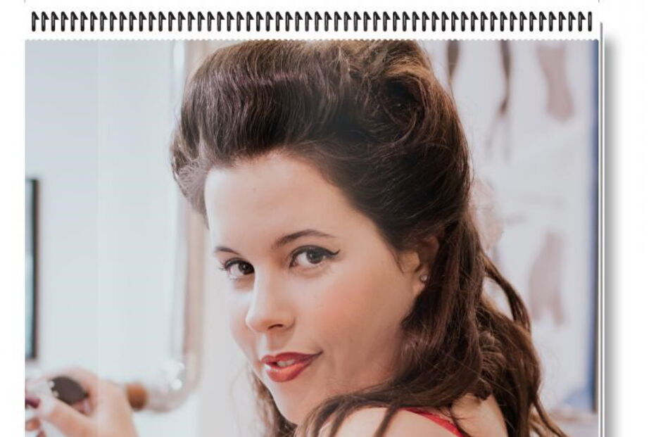 Mulheres tiram camisola por luta contra o cancro em calendário solidário