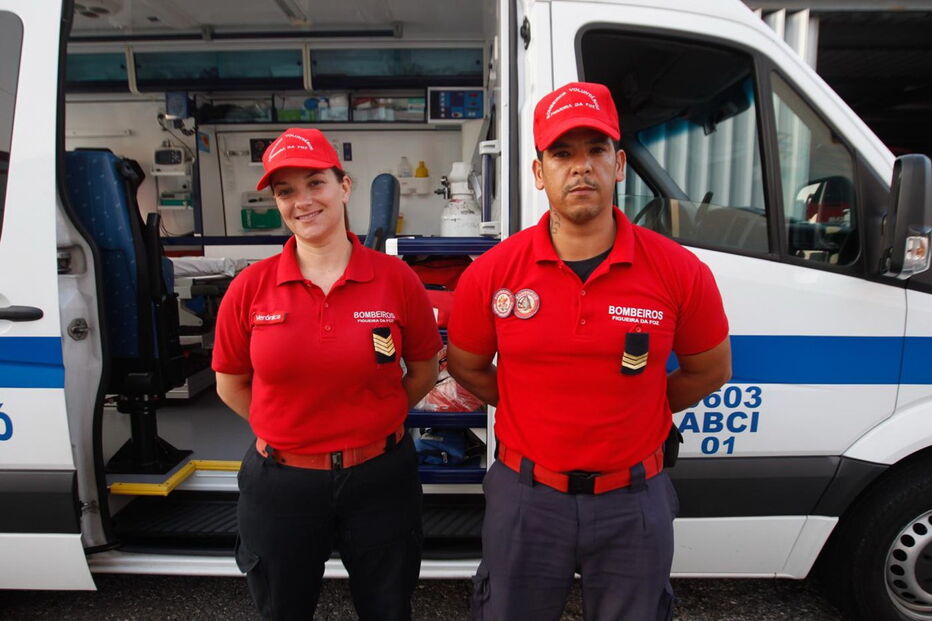 Bombeiros Verónica Calaboiça e Bruno Teixeira, dos Voluntários da Figueira da Foz, ajudaram no parto