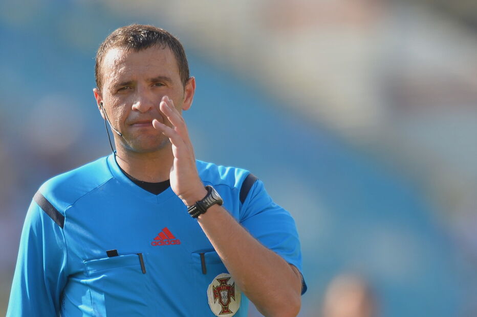 Árbitro castigado por não ter visto agressão de Eliseu