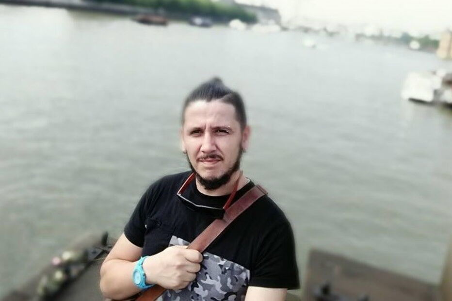 Paulo Santos tinha 35 anos e era gerente de um bar. Foi violentamente espancado junto a uma rulote de comida