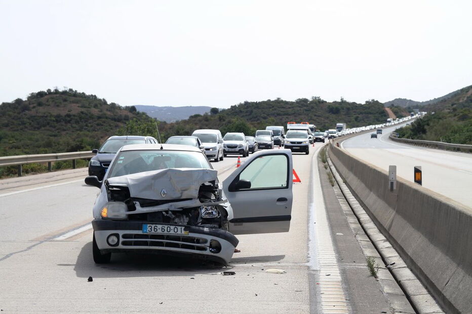 Acidente na A22 entre os nós de Loulé e Boliqueime