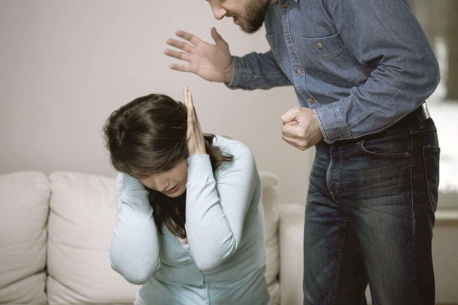 Vítimas foram ameaçadas, agredidas e abusadas pelo homem de 50 anos