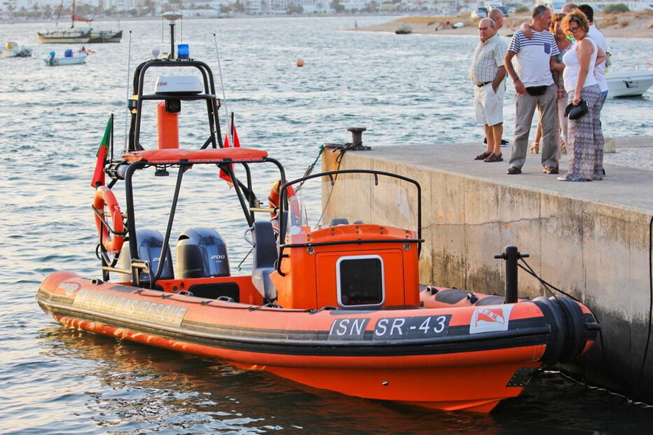 Lancha salva-vidas da estação de Ferragudo