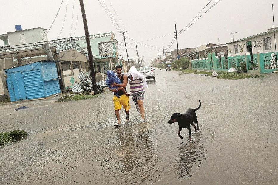 Dezenas de edifícios ficaram destruídos em Santa Clara, Cuba