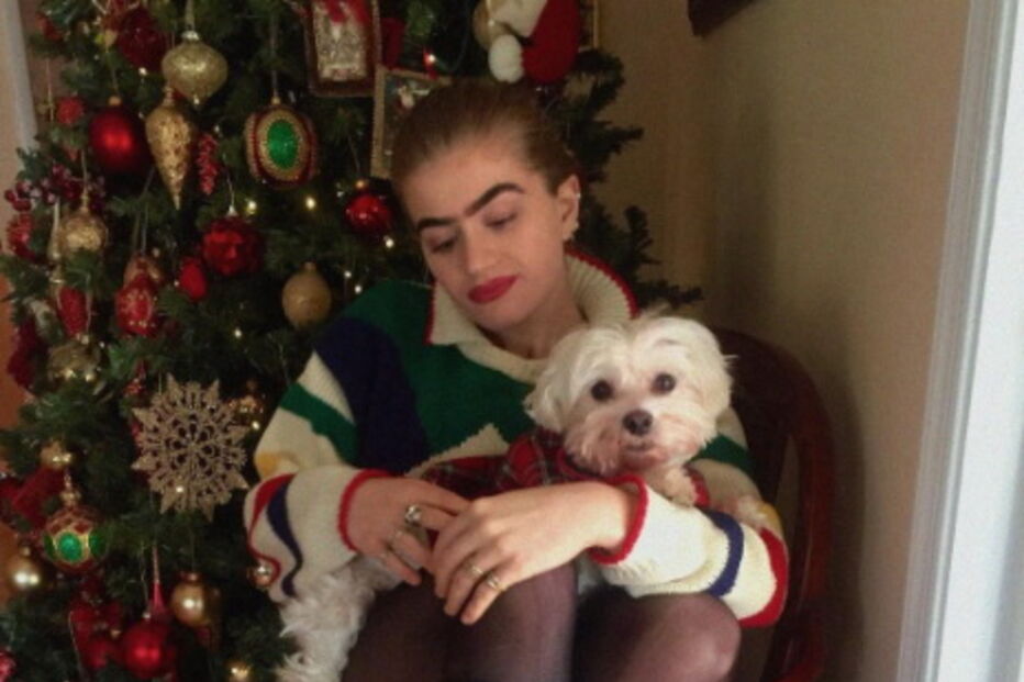 Modelo com ‘monocelha’ dá que falar nas redes sociais