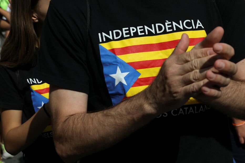 Multidão com bandeiras catalãs e apelos ao ‘sim’ juntou-se perto das Ramblas 