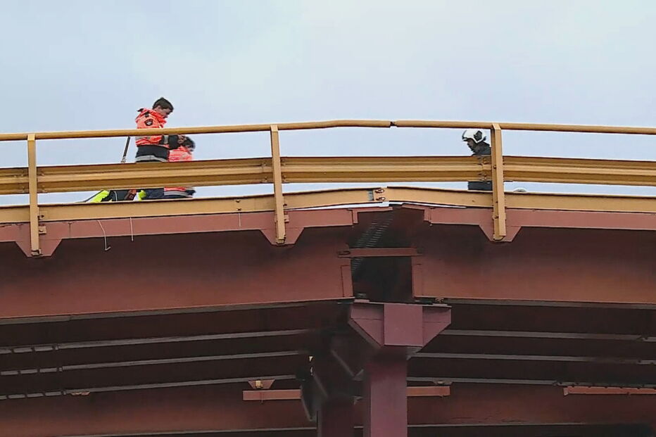 Camião embateu num pórtico no viaduto de Alcântara