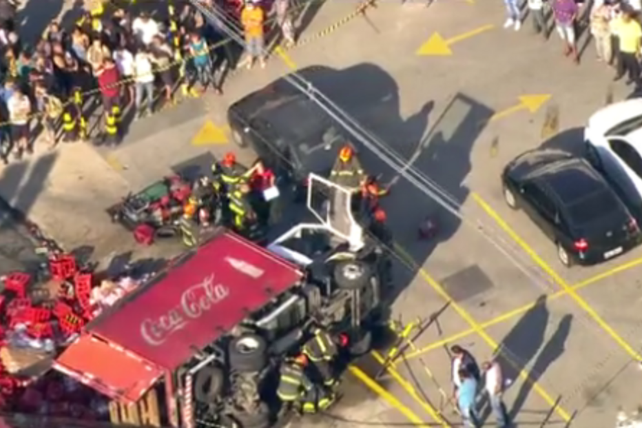 Coca-Cola, São Paulo, Brasil, acidentes e desastres, acidentes de transporte, acidente rodoviário