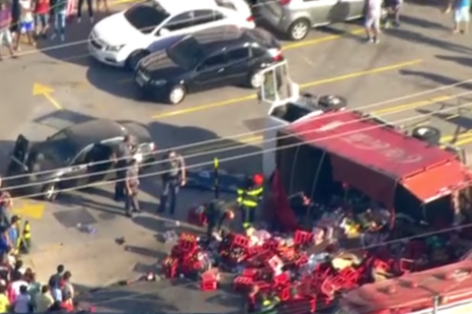 Coca-Cola, São Paulo, Brasil, acidentes e desastres, acidentes de transporte, acidente rodoviário